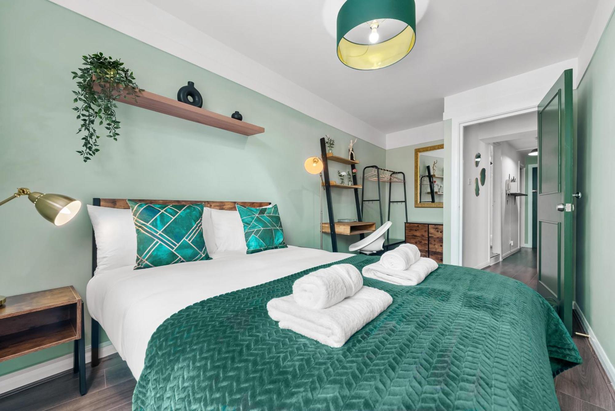 Chic 2 Bedroom Apartment Near Liverpool Street By Gold Stays London Eksteriør billede
