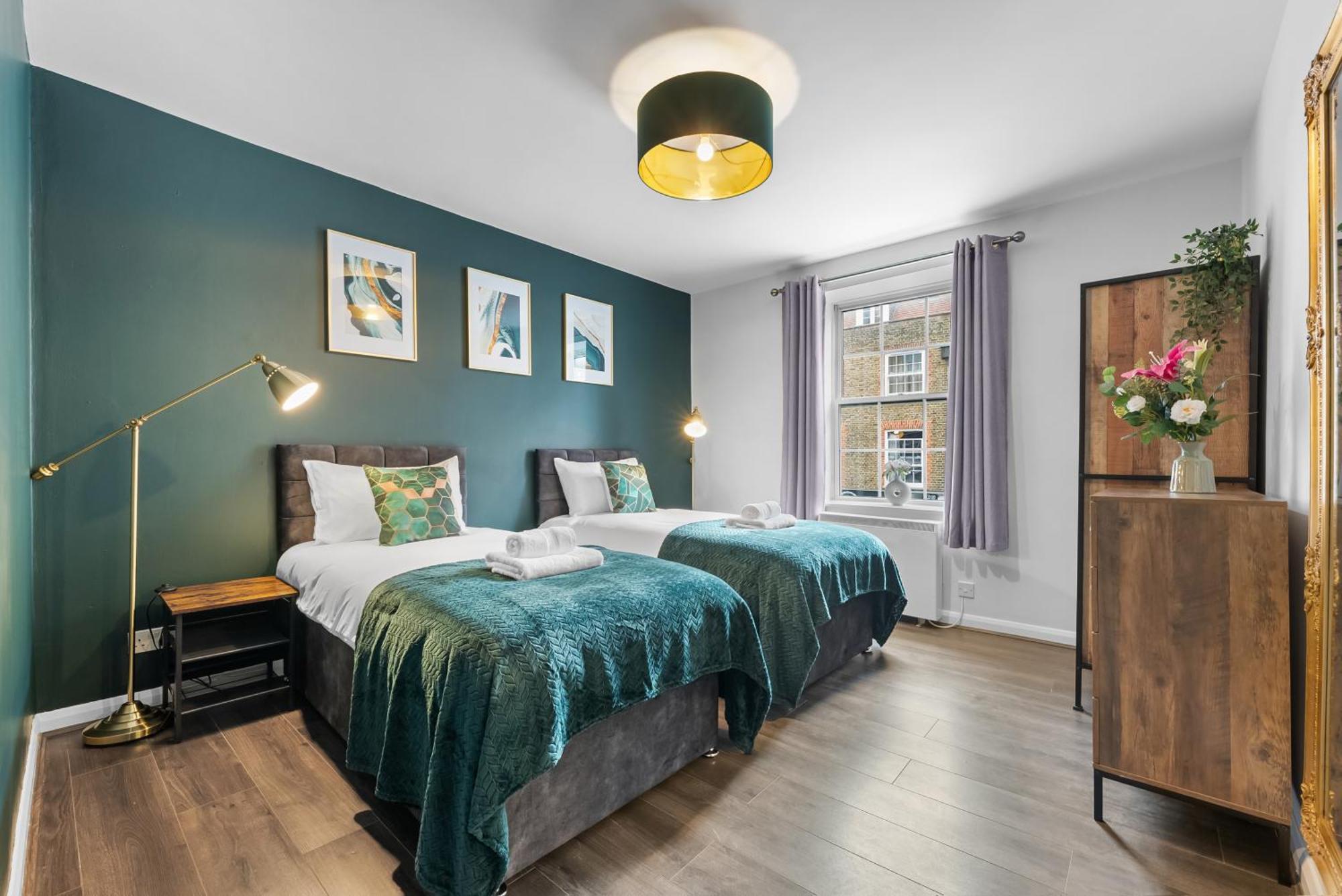 Chic 2 Bedroom Apartment Near Liverpool Street By Gold Stays London Eksteriør billede