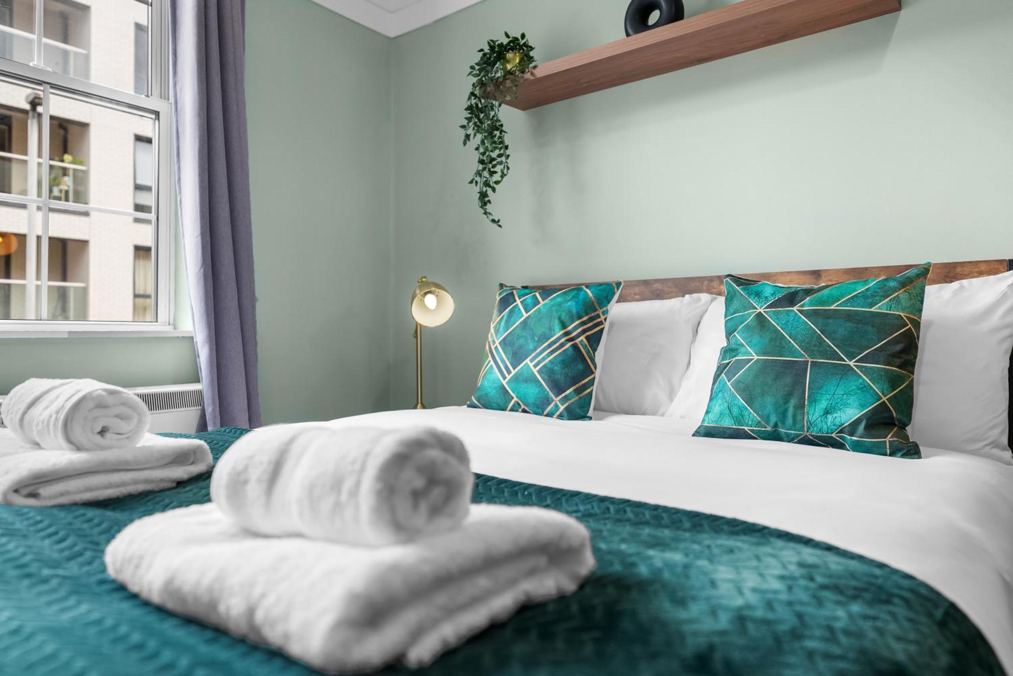 Chic 2 Bedroom Apartment Near Liverpool Street By Gold Stays London Eksteriør billede