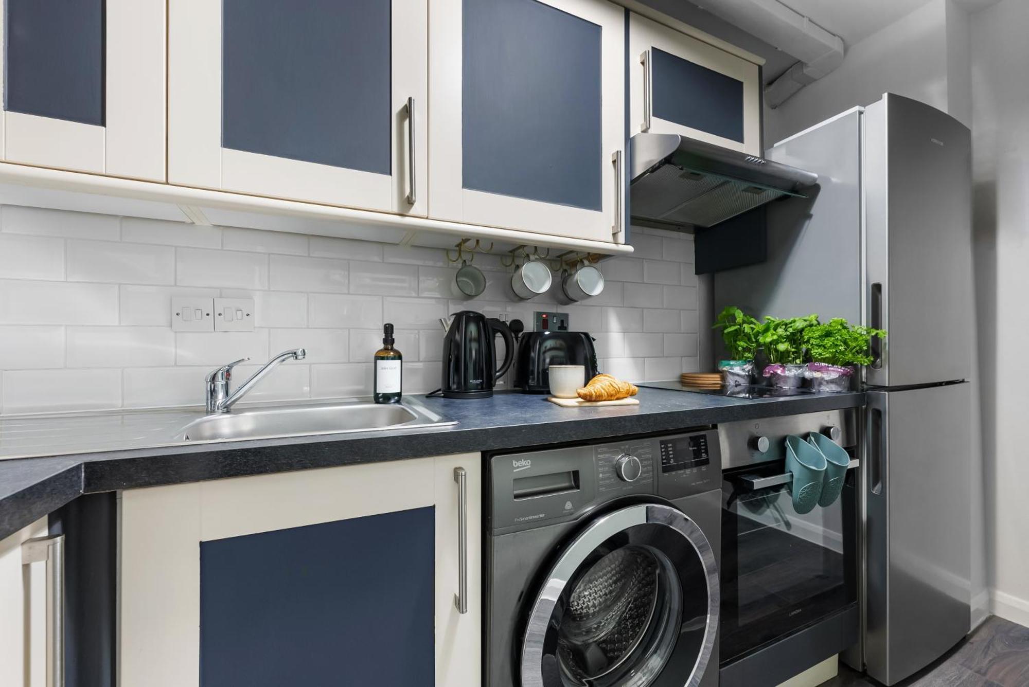 Chic 2 Bedroom Apartment Near Liverpool Street By Gold Stays London Eksteriør billede