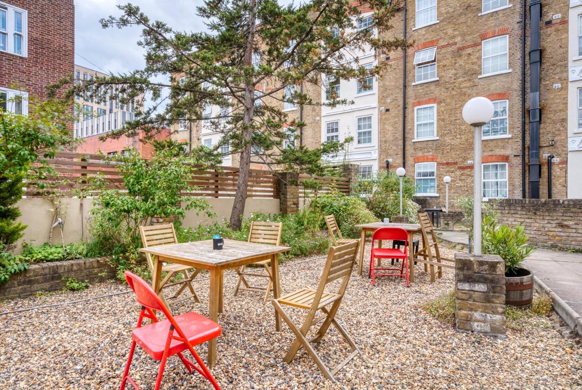 Chic 2 Bedroom Apartment Near Liverpool Street By Gold Stays London Eksteriør billede